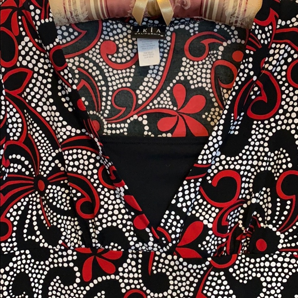 Woman’s Pullover Blouse - Picture 5 of 5